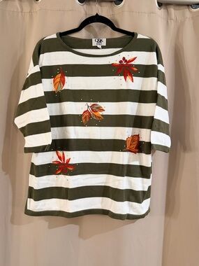 Olive Green and White Striped Short Sleeve Tee with Autumn Leaf Embroidery
